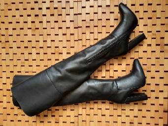 BOTAS BUCANERAS SALOME NEGRAS LISO - PRE  ORDER