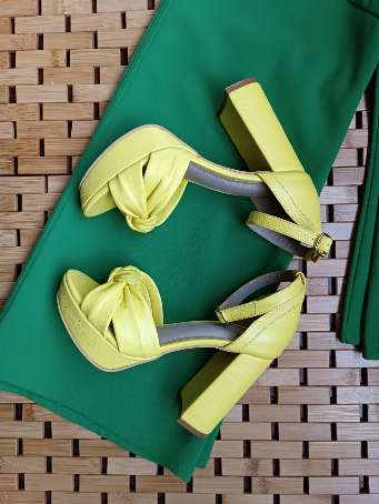 PUMPS NICOLE AMARILLO