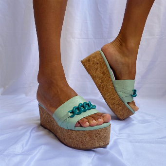 Sandalias verdes altas