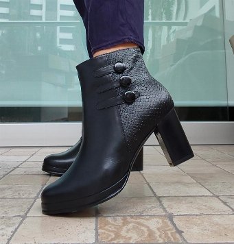 BOTAS ANDREA BOTONES  NEGRO  PRE ORDER