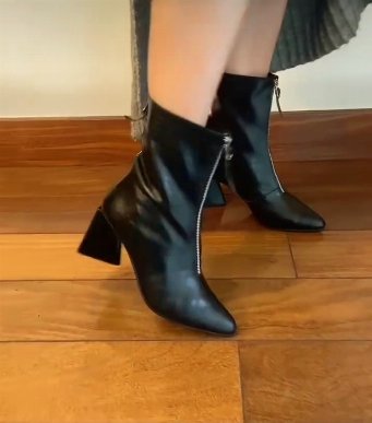BOTAS CAMILA NEGRAS CROCO TEXTURADO-PRE ORDER