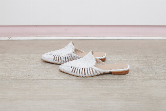 AMBER BLANCO FLATS